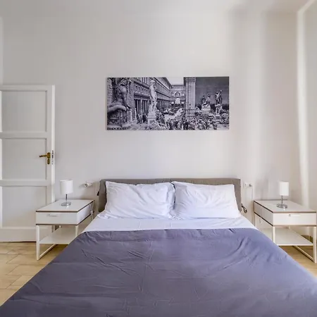 Twelveholly Apartament