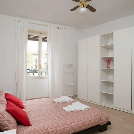 Twelveholly Apartment *